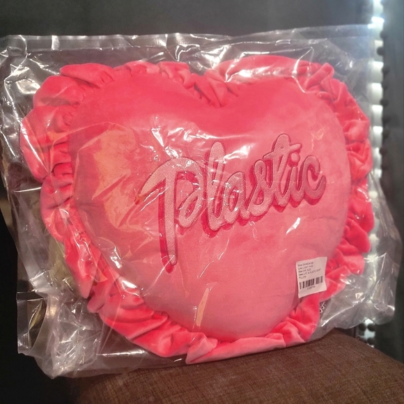 NWT Sold Out Dolls Kill Home- Barbie 'Plastic' Diva Dynasty Pink Heart Pillow - Picture 3 of 5